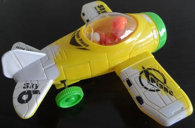 Giocattolo con dolci «Bombing Plane» — foto 2 dell'alert A12/1524/13