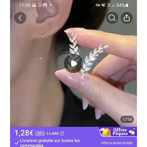 Orecchini «Boucles d’oreilles à clous en strass (1 pair Of Gold sur emballage)» — foto 2 dell'alert A12/02554/24