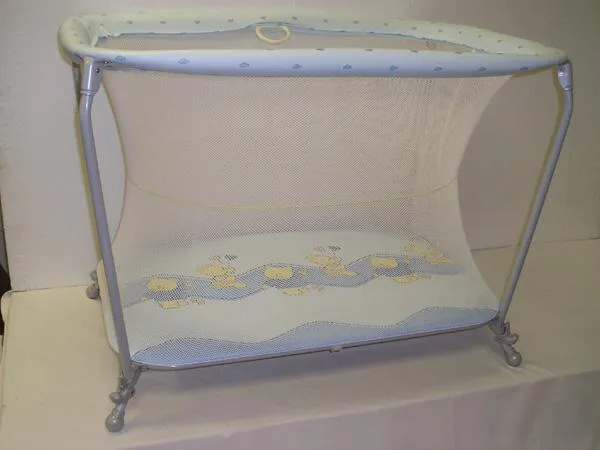 Box per un bambino con rete — foto 2 dell'alert 0240/07
