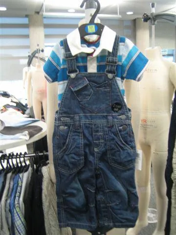 Boys Denim Dungaree e Rugby Top Set (Marks and Spencer)