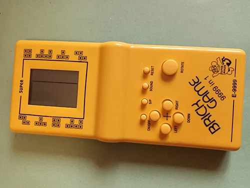 Giocattolo elettronico «BRICK GAME 9999» — foto 3 dell'alert A12/01169/23
