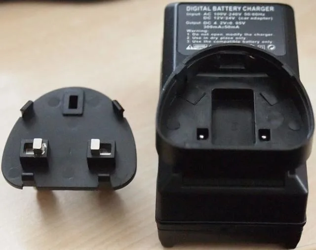 Caricabatterie 
 & #13; «Camera & Camcorder Travel Charger» — foto 1 dell'alert A12/0118/13