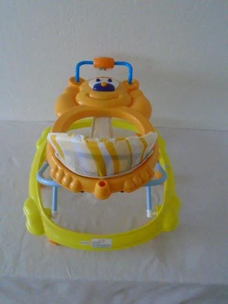 Camminatore del bambino — foto 4 dell'alert A12/1721/17