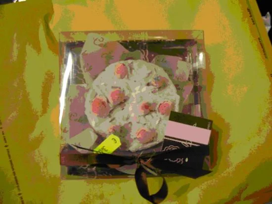 Candele – Candele a forma di Bun con fragranze di cioccolato e bacche, vale a dire cioccolato e mirtillo; cioccolato e mora; cioccolato e fragola (Delicious Cake Scented Candle – Love Life Love Chocolate)