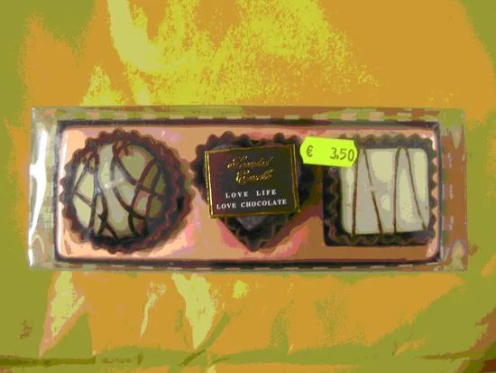 Candele – Candele a forma di Bun con fragranze di cioccolato e bacche, vale a dire cioccolato e mirtillo; cioccolato e mora; cioccolato e fragola — foto 2 dell'alert 1133/07
