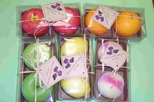 Candele sotto forma di frutta (Unknown)
