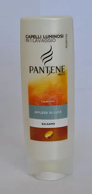 Balsamo per capelli «Capelli luminosi riflessi di luce  - capelli acqualight» (PANTENE)