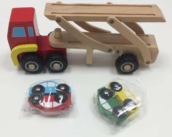 Auto giocattolo in legno «Car Transporter» (New Classic Toys)