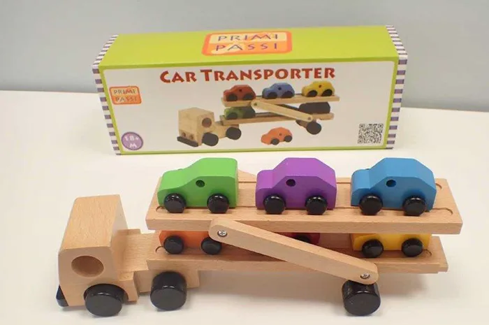 Giocattolo di legno «Car Transporter» (Primi Passi)