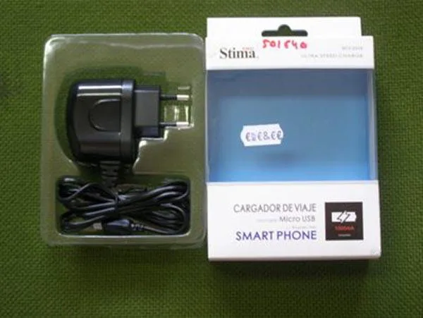 Caricabatterie «Cargador de Viaje (Travel charger)» — foto 1 dell'alert A11/0083/15