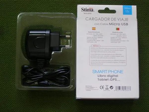 Caricabatterie «Cargador de Viaje (Travel charger)» — foto 2 dell'alert A11/0083/15