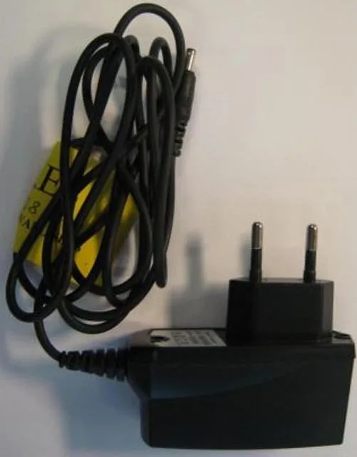 Caricabatterie da viaggio & #13; & #13; — foto 2 dell'alert 0124/11