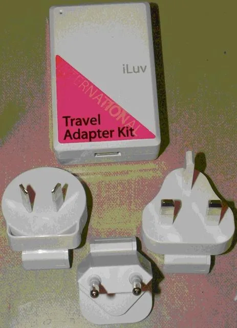 Caricabatterie da viaggio – International Travel Adaptor Kit — foto 1 dell'alert 0994/10