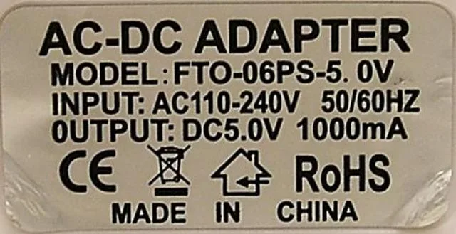 Caricabatterie "iPod Accessori Kit" (NON UN AC ORIGINALE) (Deltaco)