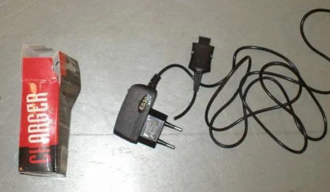 Caricabatterie per telefono cellulare — foto 3 dell'alert 1078/08