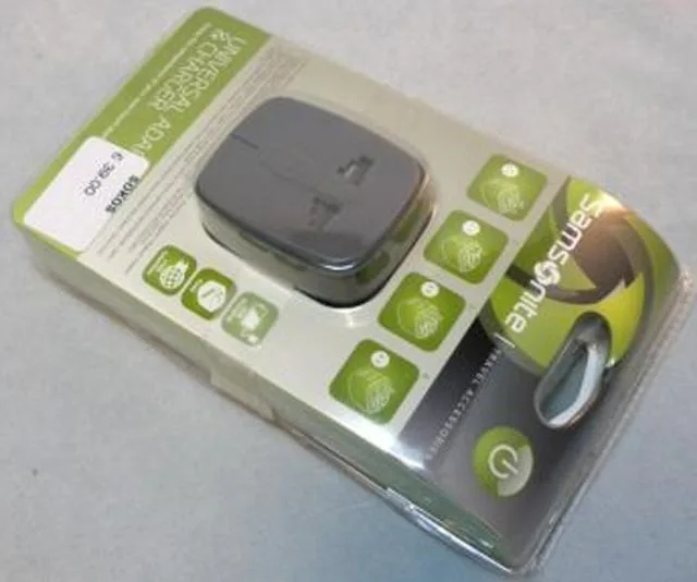Caricabatterie "Universal Adaptor & Charger" — foto 2 dell'alert 0665/12