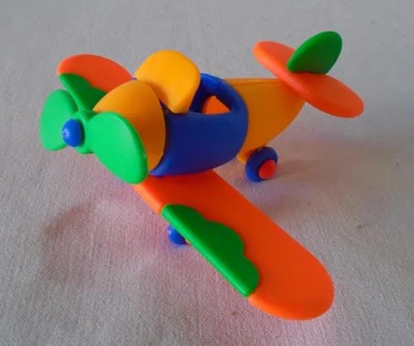 Aeroplano giocattolo in plastica «Cartoon - Sharpen the wits plane» — foto 2 dell'alert A12/1185/17