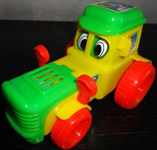 Giocattolo di plastica con dolci «Cartoon Tractor» (Yummy Toys)