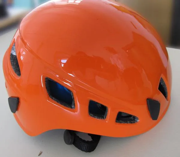 Casco per alpinisti — foto 1 dell'alert A12/0075/19