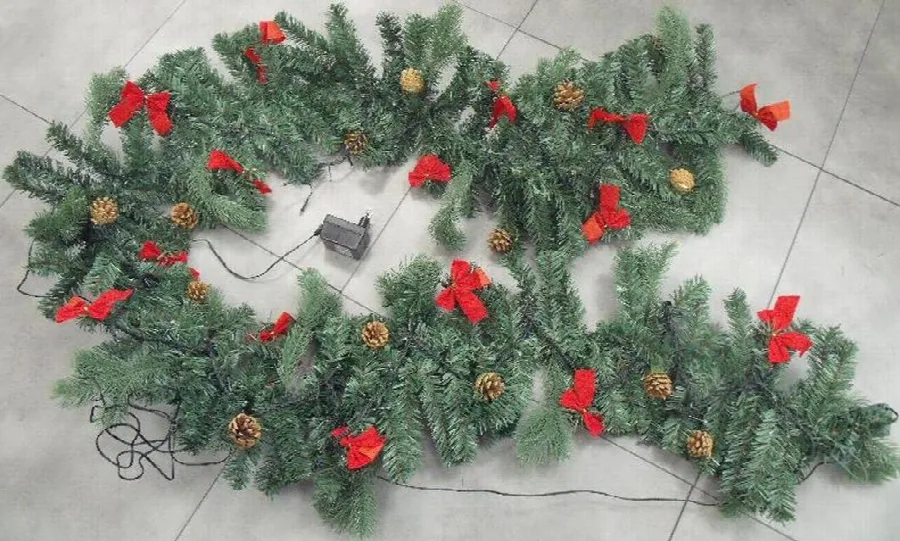 Catena di illuminazione "Guirnalda con 100 LED" & #13; & #13; — foto 1 dell'alert 0162/12