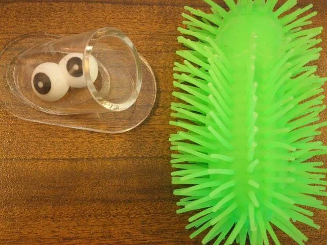 Giocattoli di plastica con punte morbide «Caterpillar Puffer Ball» (Brasil Flag)