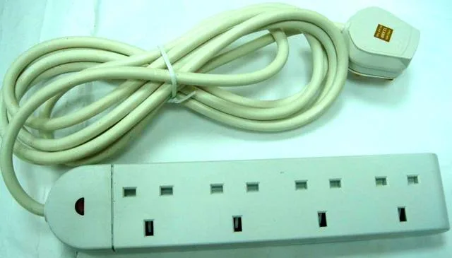 Cavo di estensione "Four Way 13A Multi-Socket con 3 m — foto 2 dell'alert A12/0853/12