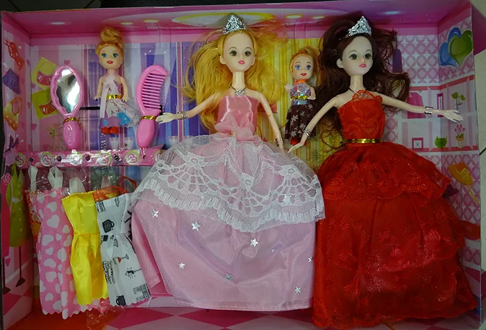 Set di bambole in plastica con accessori «CERLO»