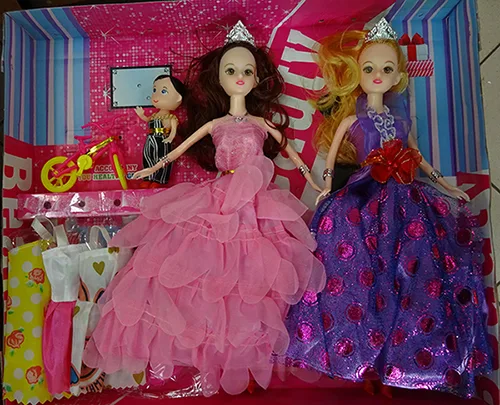 Set di bambole in plastica con accessori «CERLO»