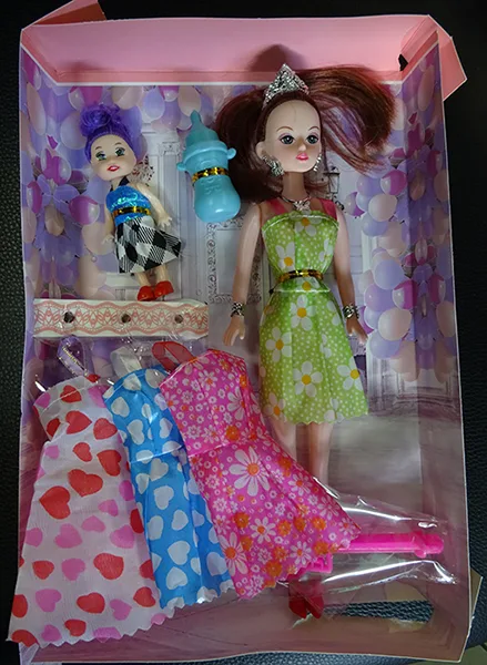 Set di bambole in plastica con accessori «CERLO»