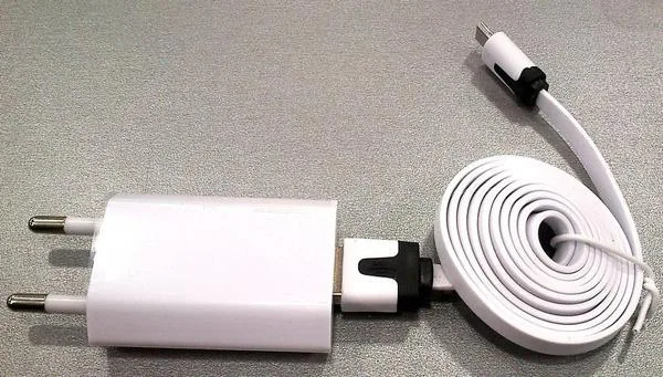 Caricabatterie USB «Cestovní nabíječka» — foto 4 dell'alert A11/0035/19