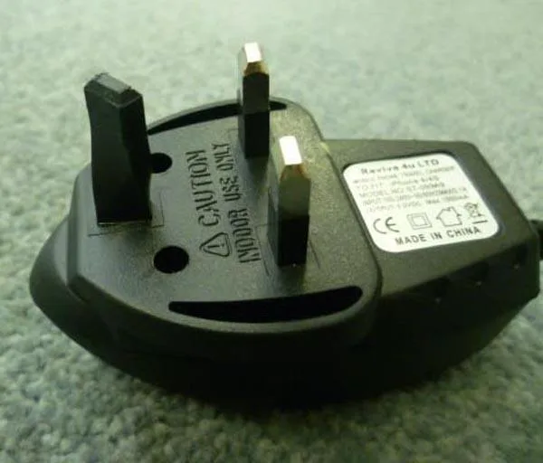 Caricabatterie per telefoni cellulari «Charger» — foto 2 dell'alert A11/0007/15