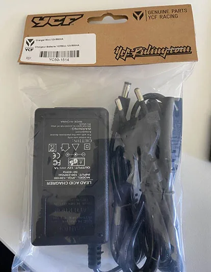 Caricabatterie «Chargeur batterie YCF50cc 12V 500mA» — foto 1 dell'alert A12/01433/22
