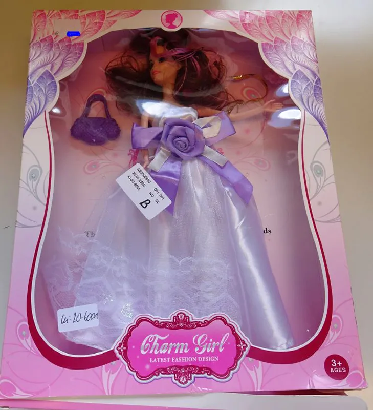 Bambola in plastica con accessori «Charm Girl» — foto 2 dell'alert A12/00865/20