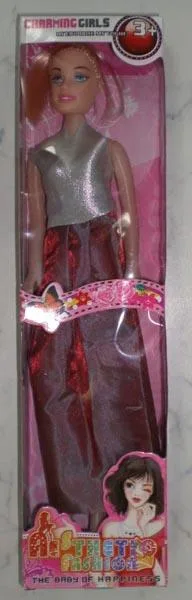 Bambola di plastica «CHARMING GIRLS - AESTHETIC FASHION» (Unknown)