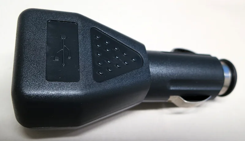 Caricabatterie USB per auto «Cheap UsB car charger Billig UsB billader» — foto 2 dell'alert A12/00314/20