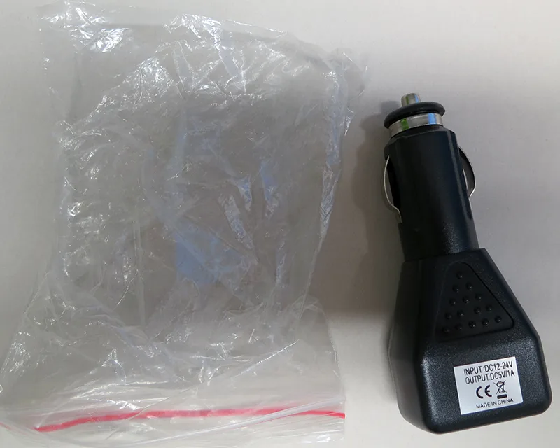 Caricabatterie USB per auto «Cheap UsB car charger Billig UsB billader» — foto 3 dell'alert A12/00314/20