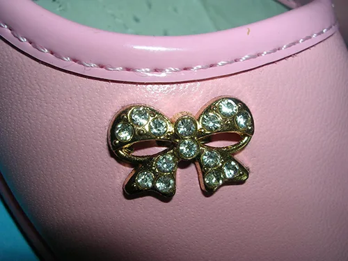 Scarpe per bambini «Children's shoes» — foto 4 dell'alert A12/00261/22