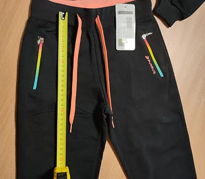 Pantaloni per bambini «Children's sports trousers, size 128» — foto 2 dell'alert A12/00889/21
