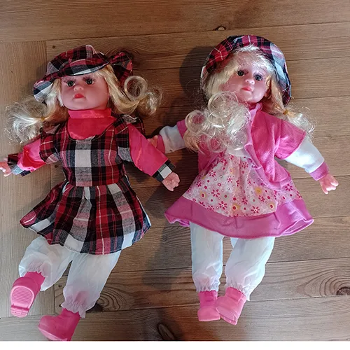 Bambola a batteria «Children's toy  - battery-operated doll»