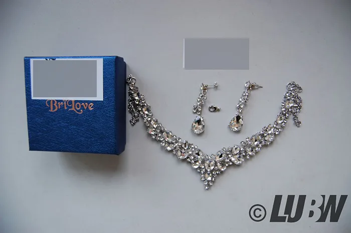 Collana e orecchini set «Clearine Damen Hochzeit Braut Osterreichen Kristall Tropfen Cluster Statement Halskette …» — foto 1 dell'alert INFO/00040/22