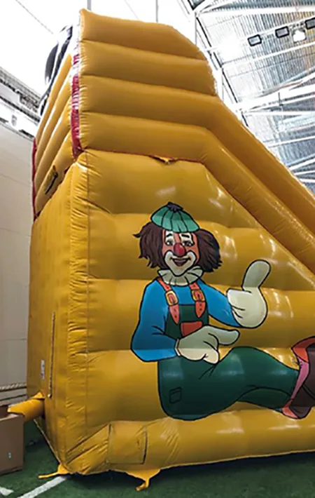 Arrampicata gonfiabile e percorso ad ostacoli «Clown slide, Rabbit slide» — foto 2 dell'alert A12/01906/20