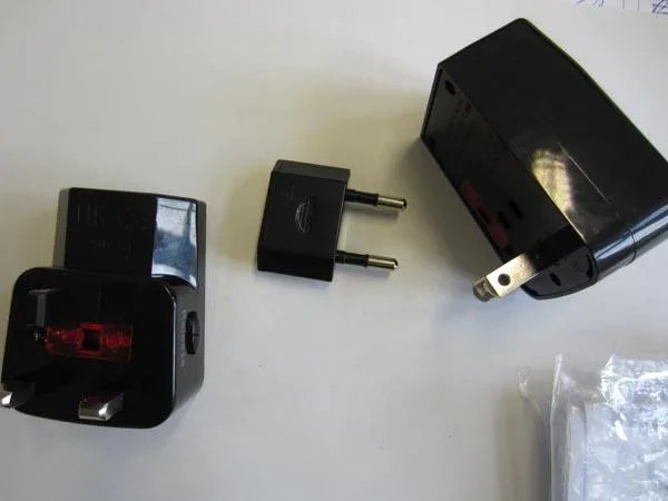 Adattatore della spina di viaggio «Con-Cube 150, Universal Travel Adapter» — foto 2 dell'alert A12/1098/15