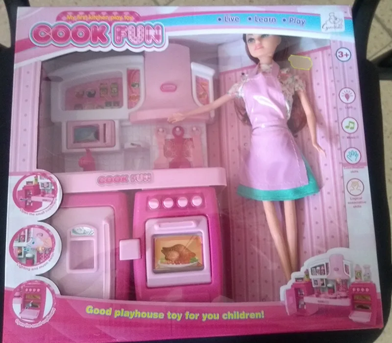 Bambola di plastica con accessori «Cook Fun» (Cynthia)