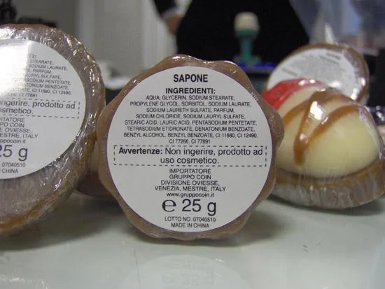 Cosmetici che assomigliano a vari cioccolatini a forma, colore, aspetto, dimensione e profumo — foto 2 dell'alert 0180/08