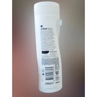 Crema per il corpo «Crema di mandorle e fiori di Ibisco» (Dove)