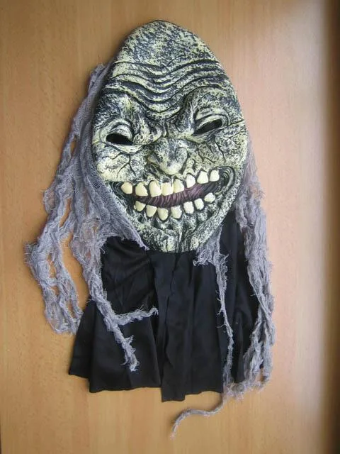 Maschera di fantasia-vestito «Csuklyás gumi álarc ('Hooded rubber mask')» (Unknown)