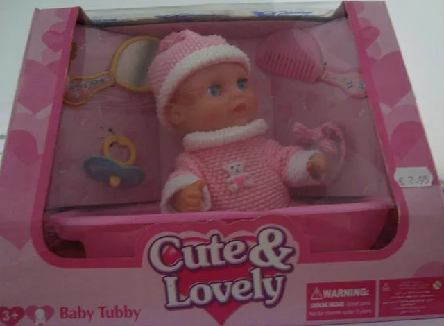 Bambola in plastica con accessori «Cute &amp; Lovely» (Baby Tubby)