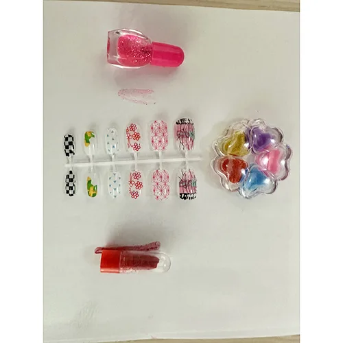 Bambola di plastica «CUTE DOLL "PLASTIC TOYS"» — foto 2 dell'alert SR/00074/25