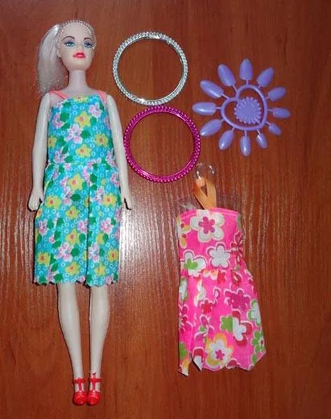 Set di bambole di plastica «Cute Girl» (Unknown)