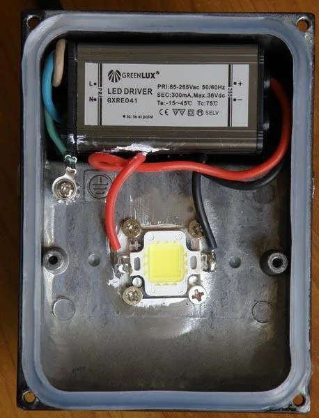 Proiettore a LED «DAISY MCOB - LED FLOODLIGHT / LED MCOB ENERGIATA-KARÉKOS REFLEKTOR» — foto 3 dell'alert A11/0100/16